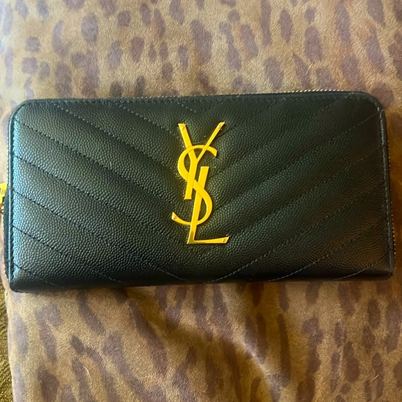 Like NEW Cassandra YSL Wallet! No call outs, looks like new condition! Stunning - Picture 1 of 10